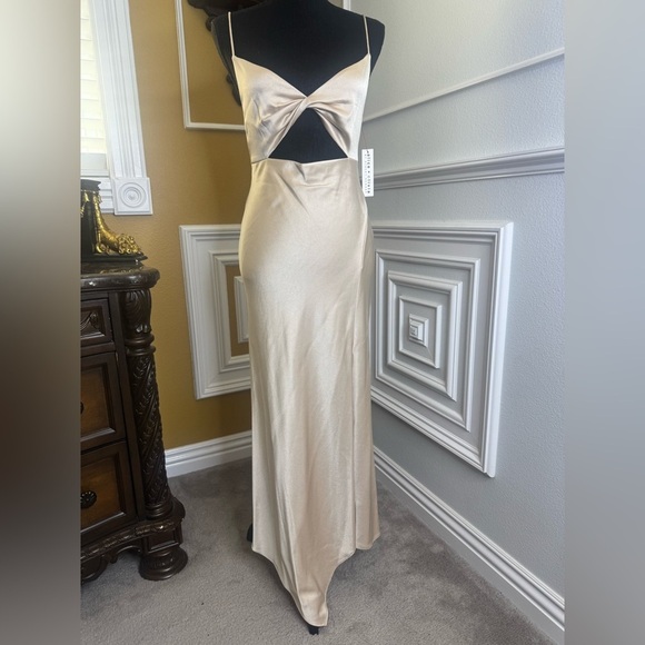 Alice + Olivia
Harmony Asymmetrical Midi Dress Elegant Cream Satin Cutout - Picture 11 of 17